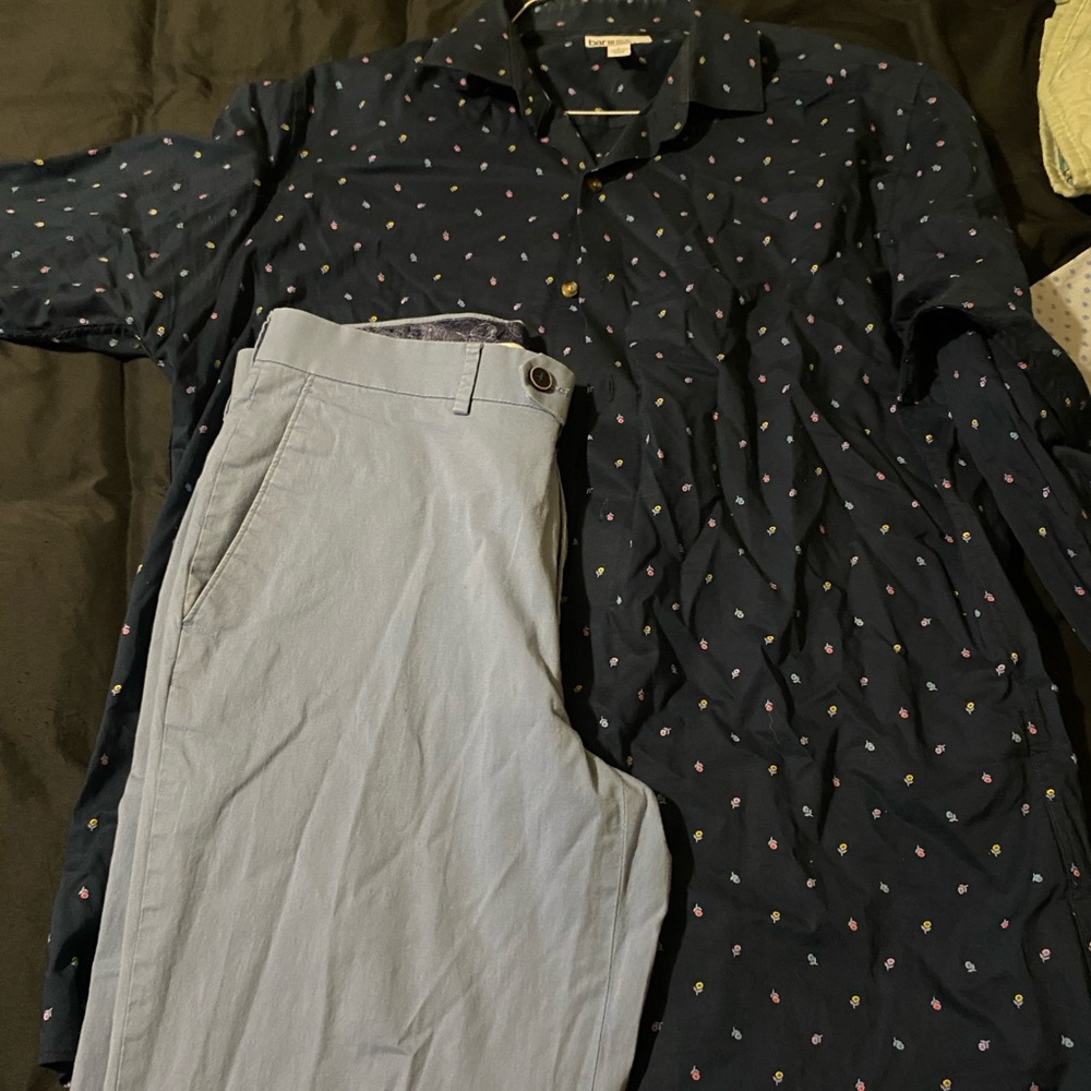 Bar III Men’s Button Up Lg with Bar III light blue Chinos 32/30